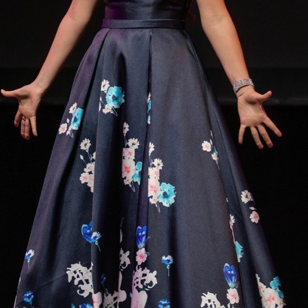 SOLD❤️ MacDuggal size 4 prom or pageant gown (with pockets!) - Picture 4 of 6